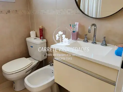 Casa en venta 4 amb. y escritorio. Cochera. Lote Central. Barrio San Ramiro.