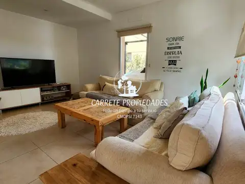 Casa en venta 4 amb. y escritorio. Cochera. Lote Central. Barrio San Ramiro.