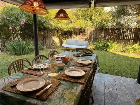 Casa 4 ambientes con 2 baños