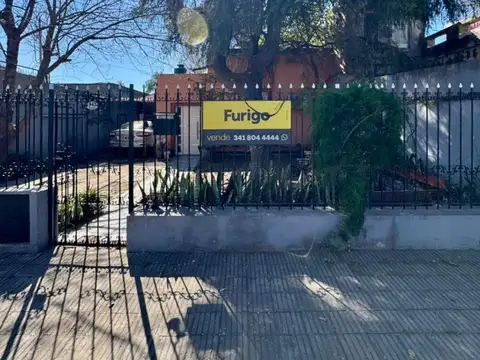 Casa dos dormitorios en venta en Pérez