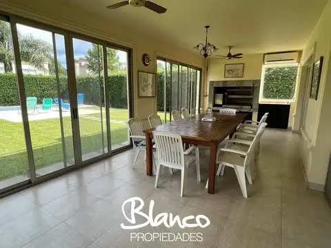 Casa en Venta con 2 cocheras