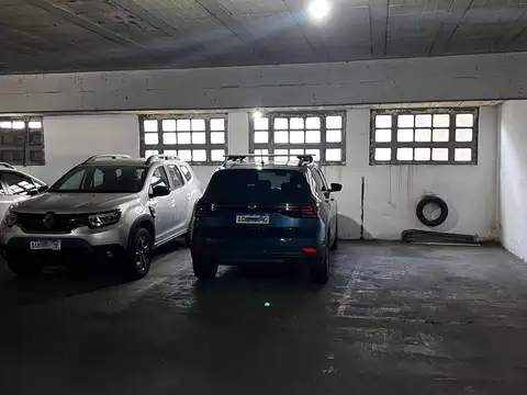 Amplia Cochera en planta baja