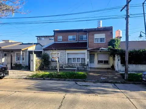 VENTA 2 CASAS MISMO LOTE  APTA CREDITO JARDIN