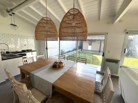 Casa de 3 ambientes con Jardin y quincho en villa Martelli- en venta