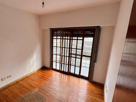 Libertad 4700, Piso 1