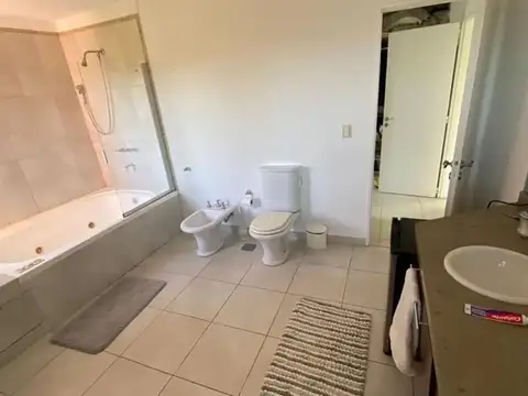 Casa en Venta con 4 cocheras