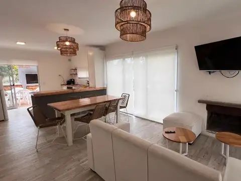 Casa 3 ambientes con 2 baños