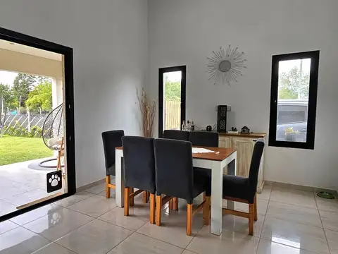 Casa en Venta con 3 cocheras