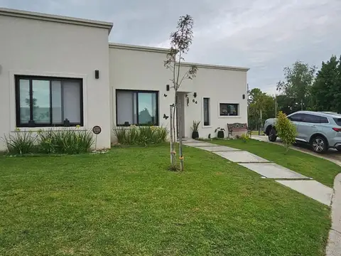 Santa Elisa, Almirante Brown 4200