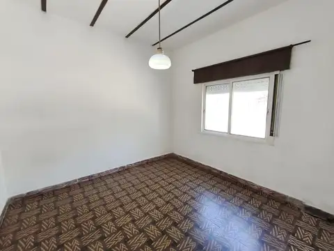 Casa 6 ambientes con 1 baño