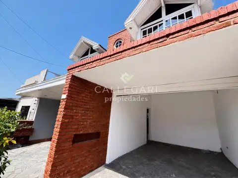 Casa 4 ambientes con 2 baños