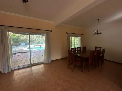 Casa 5 ambientes con 4 baños