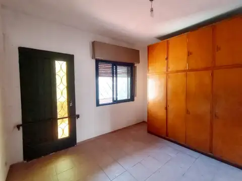 Depto Tipo Casa en Alquiler en Lomas del Mirador, $ 800.000
