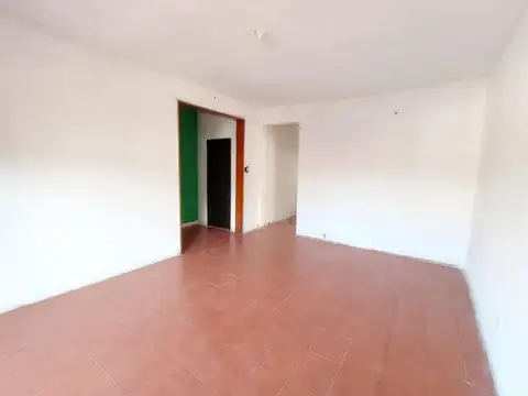Depto Tipo Casa en Alquiler en Lomas del Mirador, $ 800.000