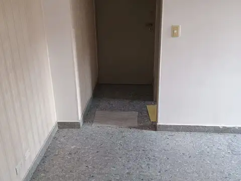 Abraham J. Luppi 900, Piso 1