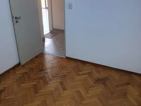 DEPARTAMENTO DE 3 AMBIENTES CON BALCON, PATIO Y LAVADERO   AMPLIO Y LUMINOSO