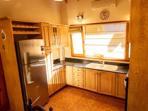 Casa 4 ambientes con 2 baños