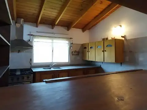 Casa 6 ambientes con 2 baños