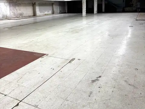 Local Comercial en Alquiler  PB  Entrepiso  Gran Superficie  Ideal Uso Comercial  Industrial