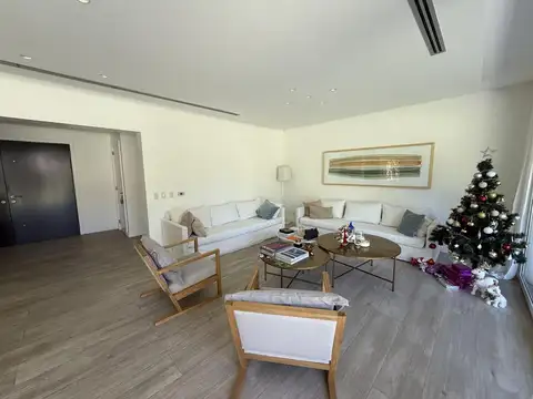 Casa 5 ambientes con 7 baños