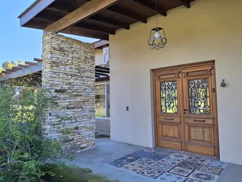 Casa en Venta con 4 cocheras