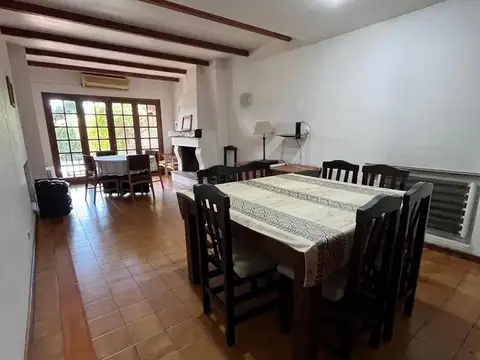 Casa 6 ambientes con 5 baños