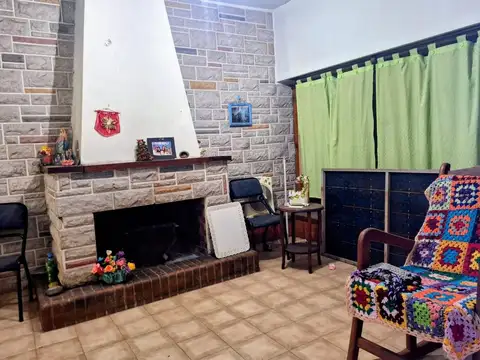 Casa 5 ambientes con 1 baño