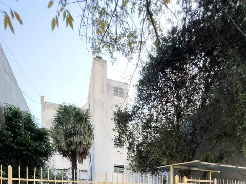  RETASADO  AMPLIO 4 AMBIENTES CON BALCON - C/ FRENTE - BAJAS EXPENSAS/