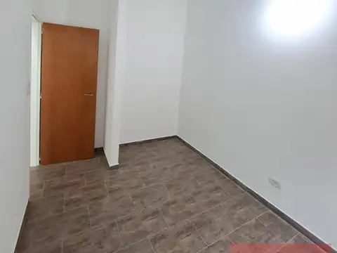 HERMOSO DEPTO. TIPO PH DE 3 AMBIENTES CON PATIO EN ALQUILER - MUNRO