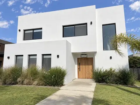 CASA EN VENTA EN LAGOON - PILAR