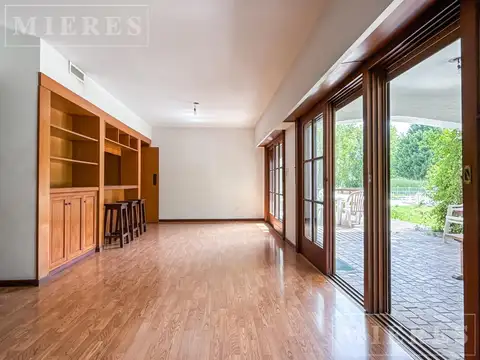 Casa 5 ambientes con 2 baños