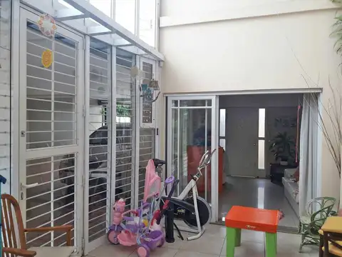 Casa en Venta con 3 cocheras
