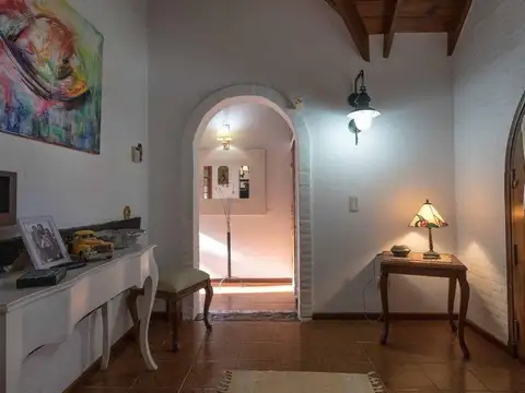 Casa 6 ambientes con 5 baños