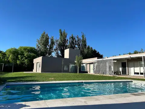 VENTA CASA 3 DORM BARRIO PRIVADO CAUSANA
