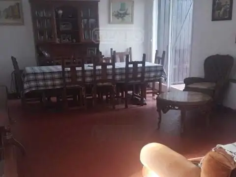 Casa 4 ambientes con 2 baños