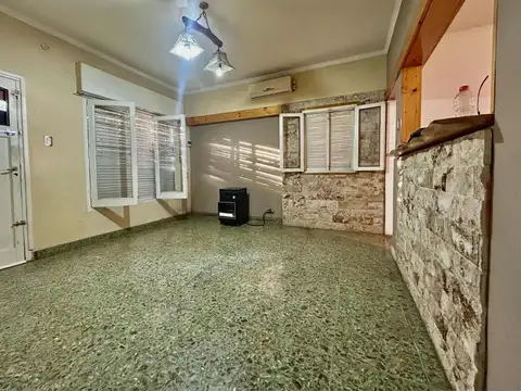 Casa 3 ambientes con 1 baño