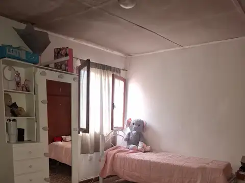 Casa 2 ambientes con 1 baño
