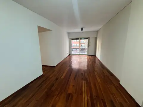 HERMOSO SEMIPISO 3 AMBIENTES CON DEPENDENCIA DE SERVICIO - COCHERA Y BAULERA