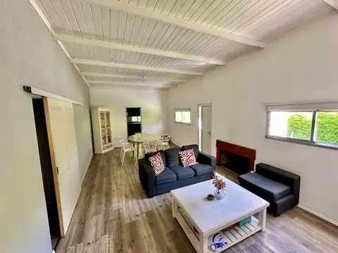Casa 6 ambientes con 2 baños
