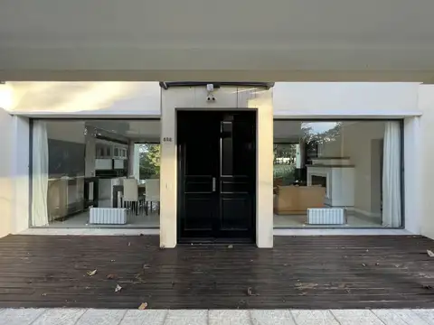 Casa 4 ambientes con 3 baños
