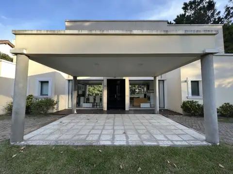 Casa en Venta en Zona Golf, USD 430.000