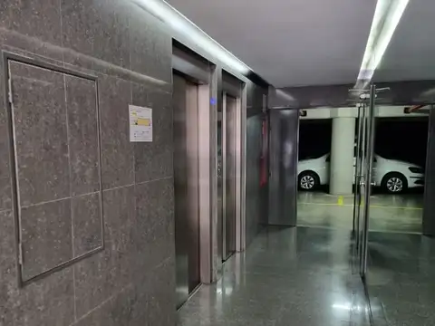 Oficina en Alquiler con 1 cochera