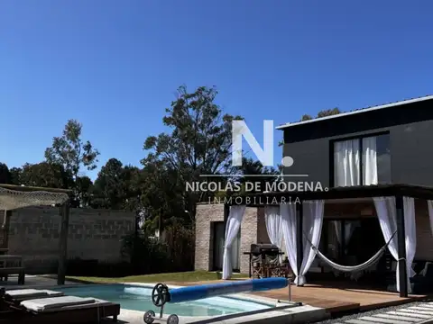 CASA EN VENTA 4 DORMITORIOS EN JARDINES DE CORDOBA