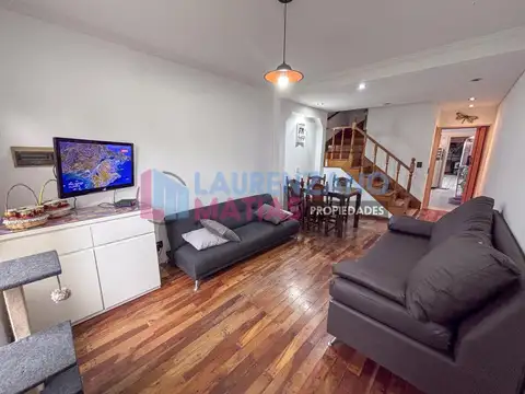 VENTA TRIPLEX 4 AMBIENTES CON COCHERA EN MONTE CASTRO
