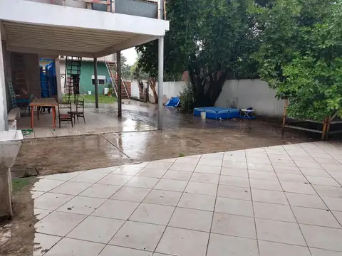 Casa 14 ambientes con 6 baños