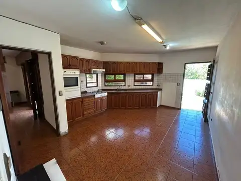 VENTA CASA 4 DORMITORIOS PILETA BARRIO URCA