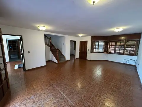 Casa 12 ambientes con 4 baños