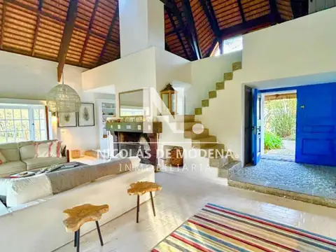 Casa 5 ambientes con 4 baños