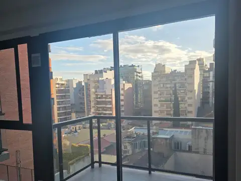 EXCELENTE AMBIENTE Y MEDIO CON BALCON CTRAFTE MUY LUMINOSO
