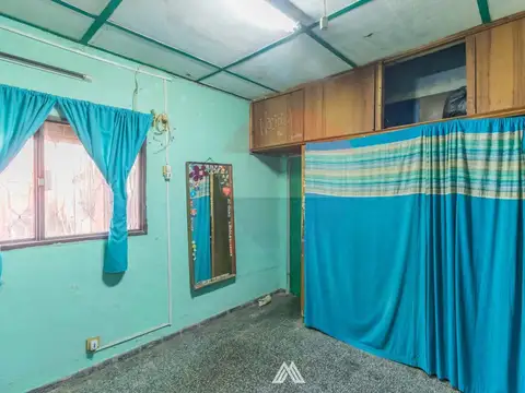 Casa 7 ambientes con 2 baños